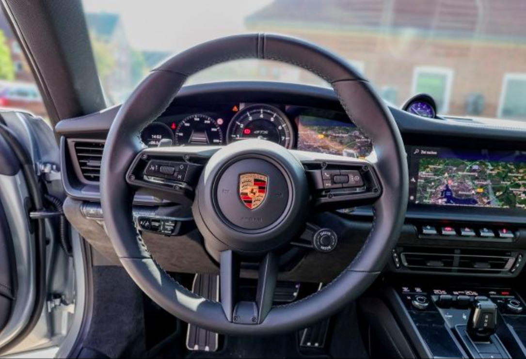Porsche 911 4 GTS | coupé | předváděcí auto | skladem | prodej online | nákup online | autoibuy.com | super cena